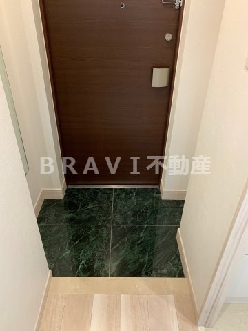 プレジオ都島本通　BRAVI不動産の玄関|【プレジオ都島本通】明るい玄関です