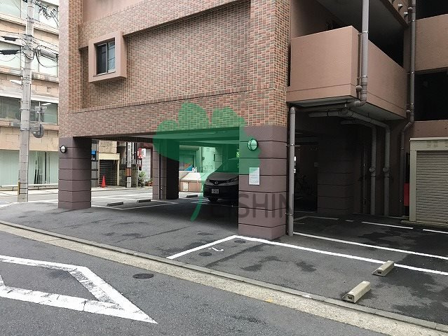 アルボラード博多の駐車場