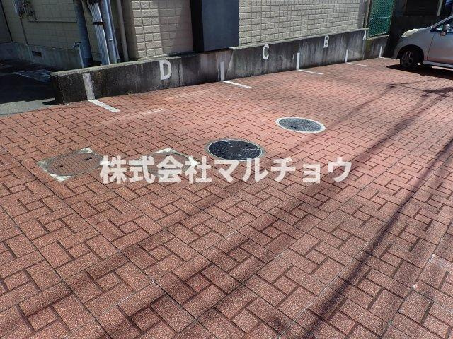 メゾンアルバＡの駐車場|駐車場に車を止められます