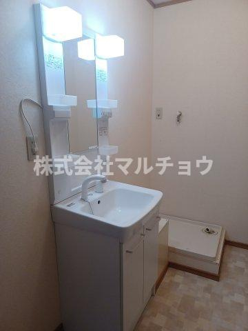 メゾンアルバＡの洗面所|明るい洗面所です