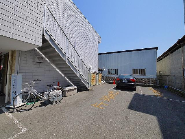 アベニーダ一番館の駐車場|駐車場があります