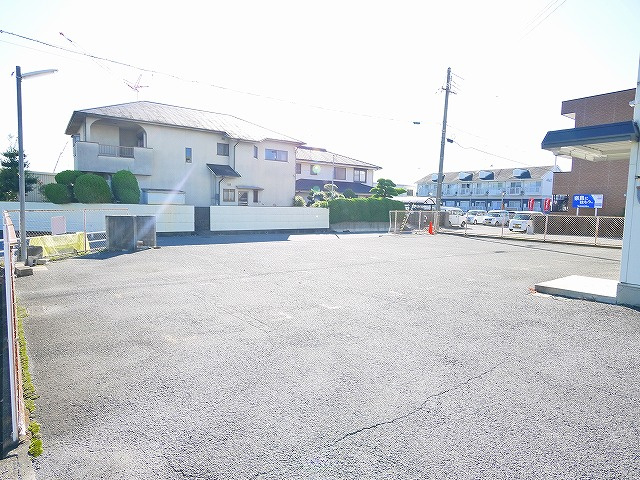 西九条町事務所の駐車場