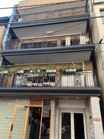 FAMビルの外観