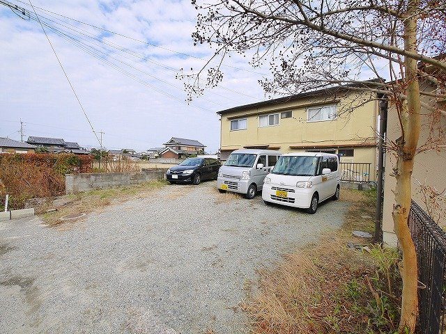 臼井貸家戸建（南4）の駐車場|駐車スペースもあります