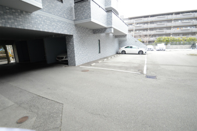 【駐車場】 | セントポリア箕面 | 専用カースペースがあります