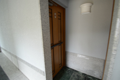 【その他共用部分】 | セントポリア箕面 | エントランス入ってすぐにトイレも設備されています