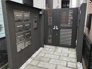 【エントランス】 | 共用エントランスは不審者の侵入を未然に防ぐオートロック付き！防犯対策充実しています◎
