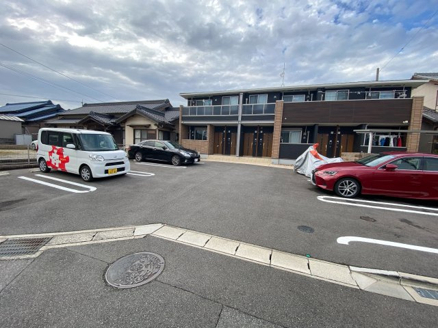 リファインⅢの駐車場