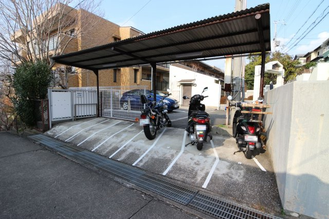 ホーユーパレス神戸塩屋の駐車場