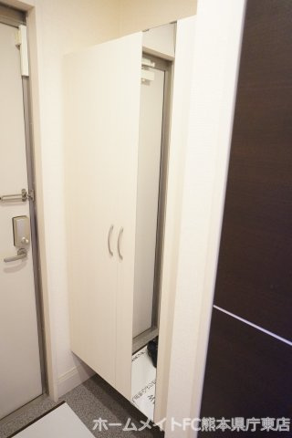 熊本市南区田井島３丁目のアパートの玄関