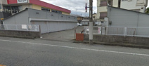 森シャッター付きガレージの画像