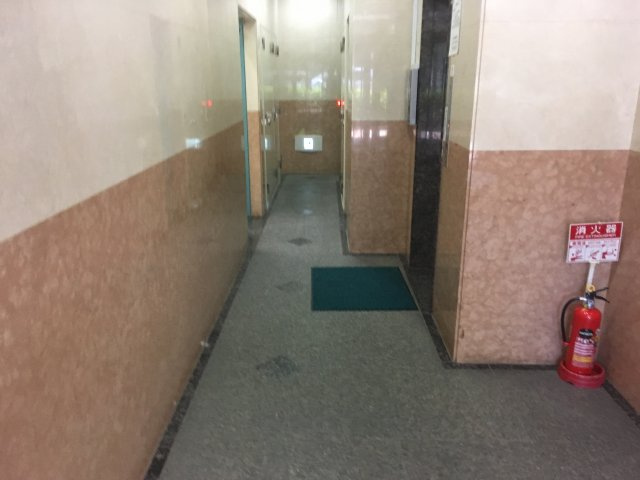 本多ビルのエントランス