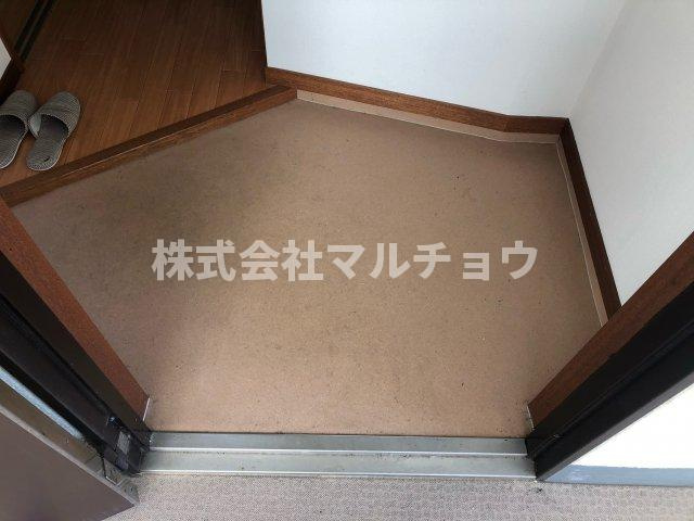 ハイツシティヒルの玄関|収納もある玄関です