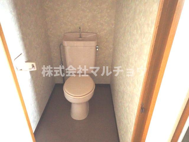 メゾンサンテのトイレ|落ち着いた色調のトイレです