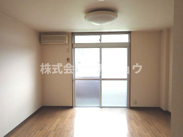 メゾンサンテの居間・リビング|ゆったり過ごせる居間です