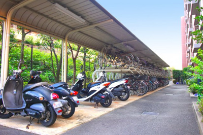 【その他共用部分】 | パデシオン宇治伊勢田Ⅱ番館 | バイク置場や自転車置き場もあります※バイク置場：1500円/月（32台）〔駐車場等の空き状況は都度要確認〕