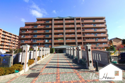 【外観】 | パデシオン宇治伊勢田Ⅱ番館 | 近鉄『伊勢田駅』徒歩4分にある便利なマンション《パデシオン宇治伊勢田Ⅱ番館》は、スーパー・コンビニ・金融機関も近隣に点在しており暮らしやすい環境です！