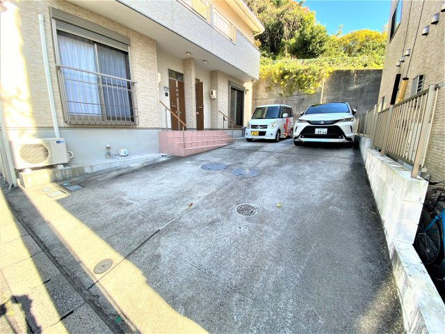 メゾンド脇田の駐車場