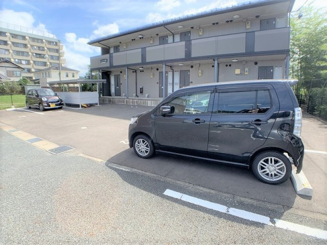 リバーサイド下小路の駐車場