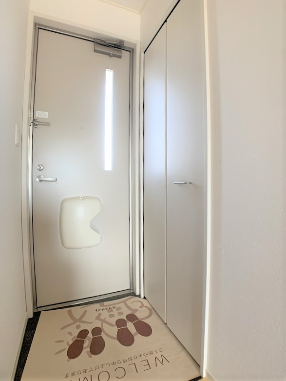 ルミウスＢの玄関