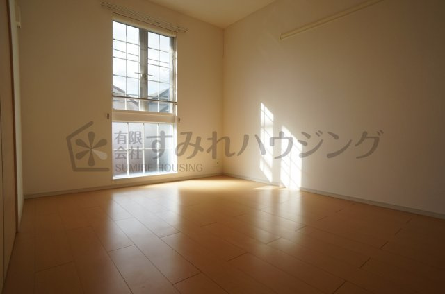 レジデンス北野北の洋室