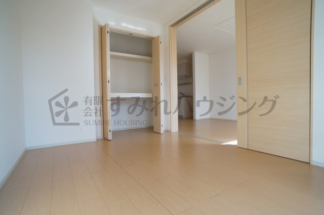 レジデンス北野北の洋室