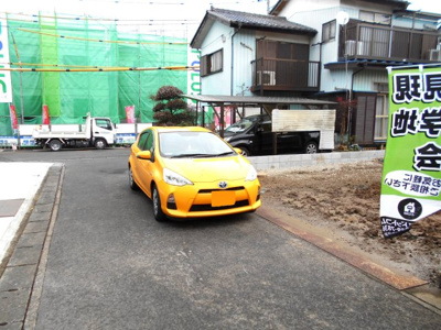 【前面道路含む現地写真】 | 新築　春日部市　大場　全1棟　1号棟　33坪 | 完成前ですが契約は可能です。モデルハウス紹介。ＬＤＫ20帖。駅徒歩11分。2面ﾊﾞﾙｺﾆｰ。