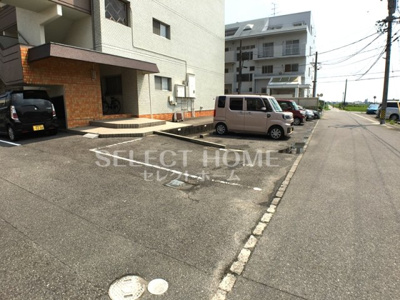 【駐車場】 | 野添マンションひろみ | 駐車場があるので、車を買う予定の方も安心です