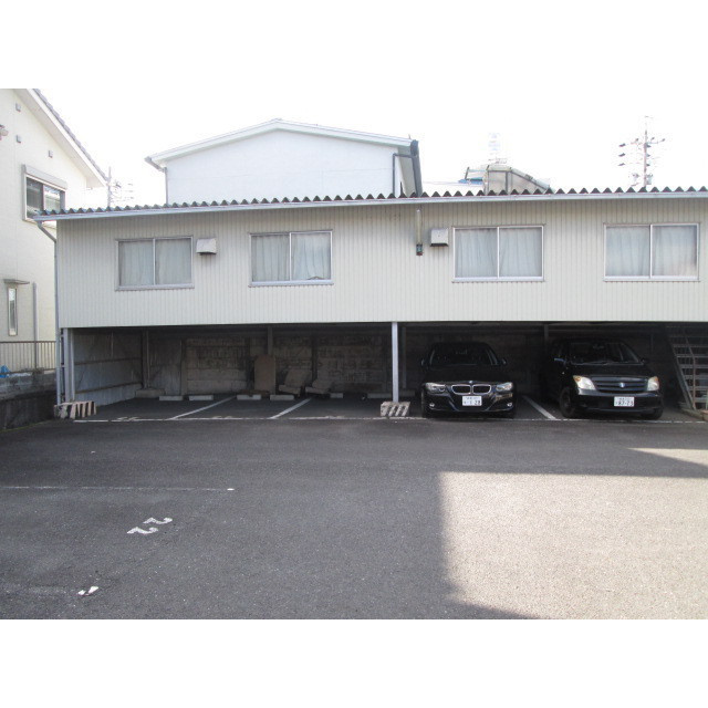 織田塚町１丁目駐車場