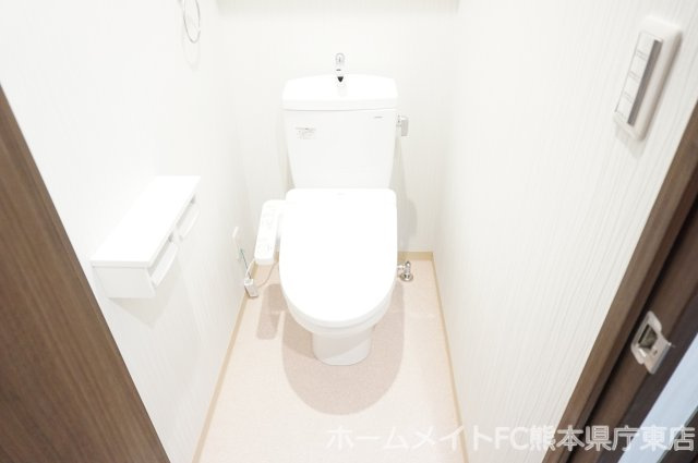 熊本市中央区新屋敷２丁目の賃貸マンションのトイレ