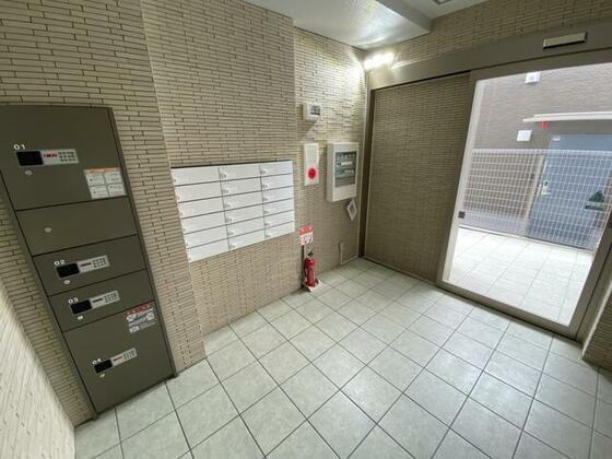 熊本市中央区新屋敷２丁目の賃貸マンションのエントランス