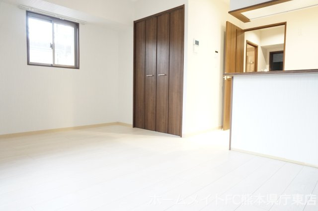 CHELSEA MANOR新屋敷の居間・リビング