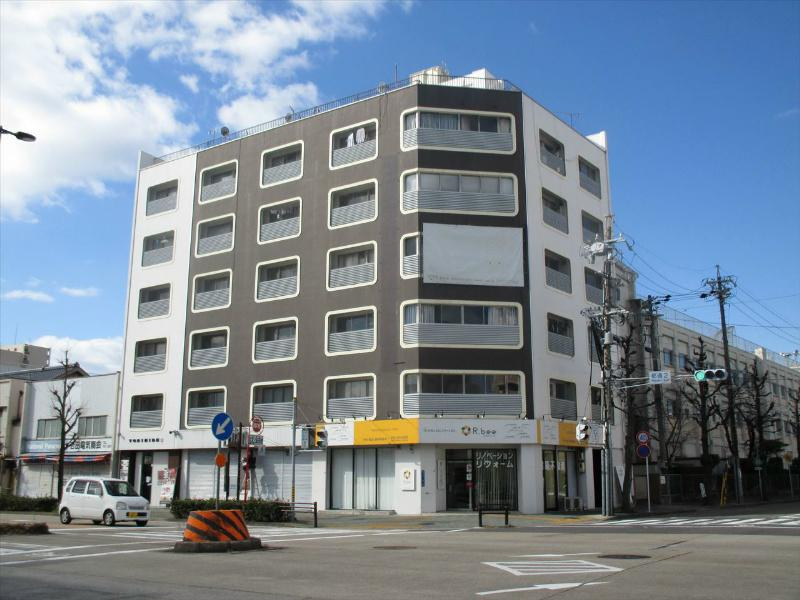 名古屋市千種区内山１丁目の賃貸マンションの外観