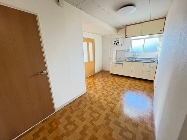 クリーンビルの居間・リビング|補修前
クリーンビル