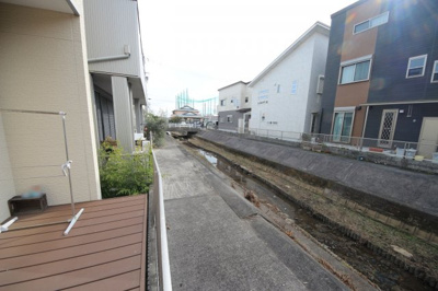 【展望】 | 大津市真野５丁目24-75 中古戸建 | ウッドデッキの目の前を河川が流れます