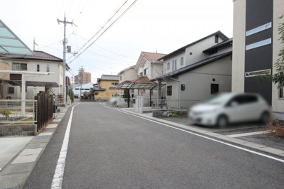 【前面道路含む現地写真】 | 大津市真野５丁目24-75 中古戸建 | 物件から前面道路別角度