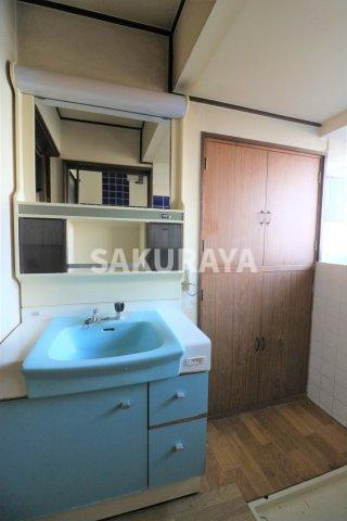 麦倉方貸家の洗面所