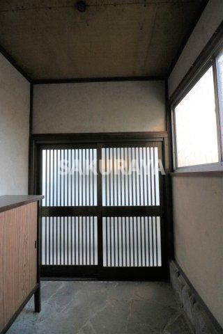 麦倉方貸家の玄関