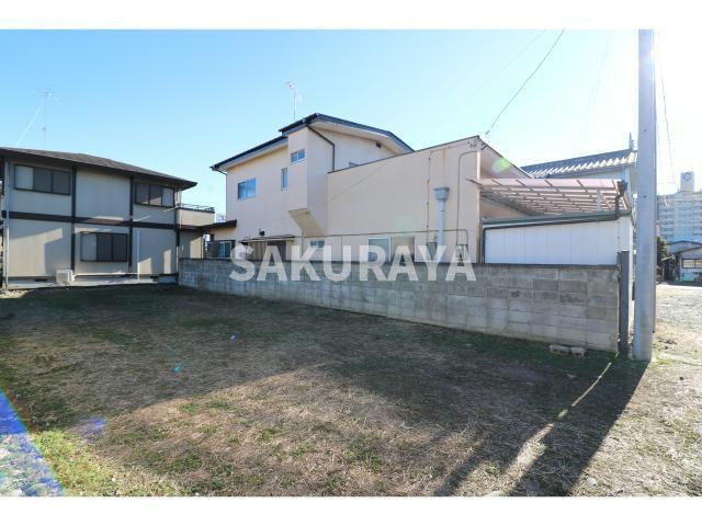 麦倉方貸家の駐車場