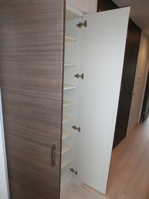 大阪市淀川区十三東１丁目の賃貸マンションの収納