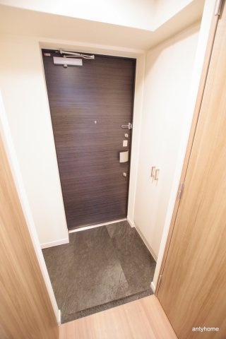 プレサンス新大阪クロステージ　仲介手数料無料の玄関