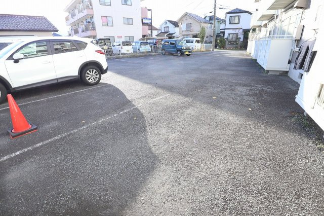 プールアネックスの駐車場