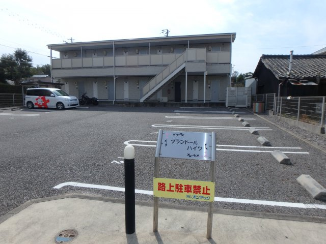 プランドールハイツの駐車場