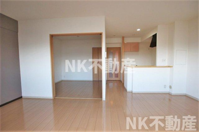 【居間・リビング】 | ソリエベーネ（高井田賃貸） | おしゃれな居間です