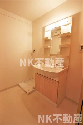 【洗面所】 | ソリエベーネ（高井田賃貸） | 忙しい朝には欠かせない洗面所です