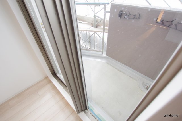 エスリード難波ザ・ファースト　仲介手数料無料のバルコニー