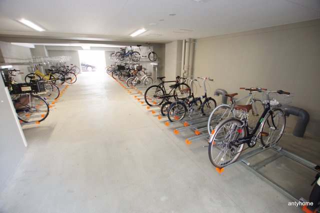 エスリード難波THE FIRST　仲介手数料無料の駐車場