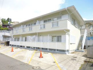【外観】 | 複数沿線利用可能な「日吉」駅まで徒歩9分！便利な立地の2階建てアパートです♪通勤通学はもちろん、お買い物やお出かけにもGood☆