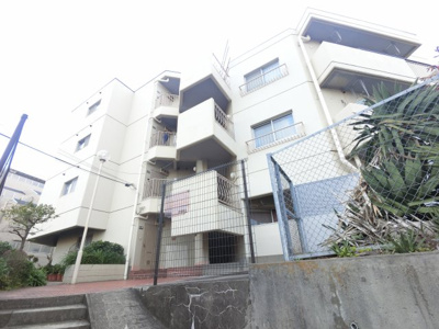【外観】 | ブルーハイツ三ツ沢台 | 横浜市営地下鉄ブルーライン「三ツ沢上町」駅徒歩7分の好立地。
総戸数24戸、4階建て3階部分のお部屋です。