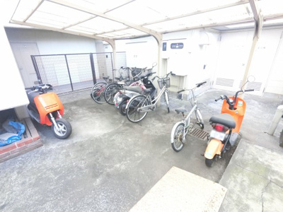 【その他共用部分】 | ブルーハイツ三ツ沢台 | 駐輪場スペースです。
空き状況は担当者までご確認下さい。